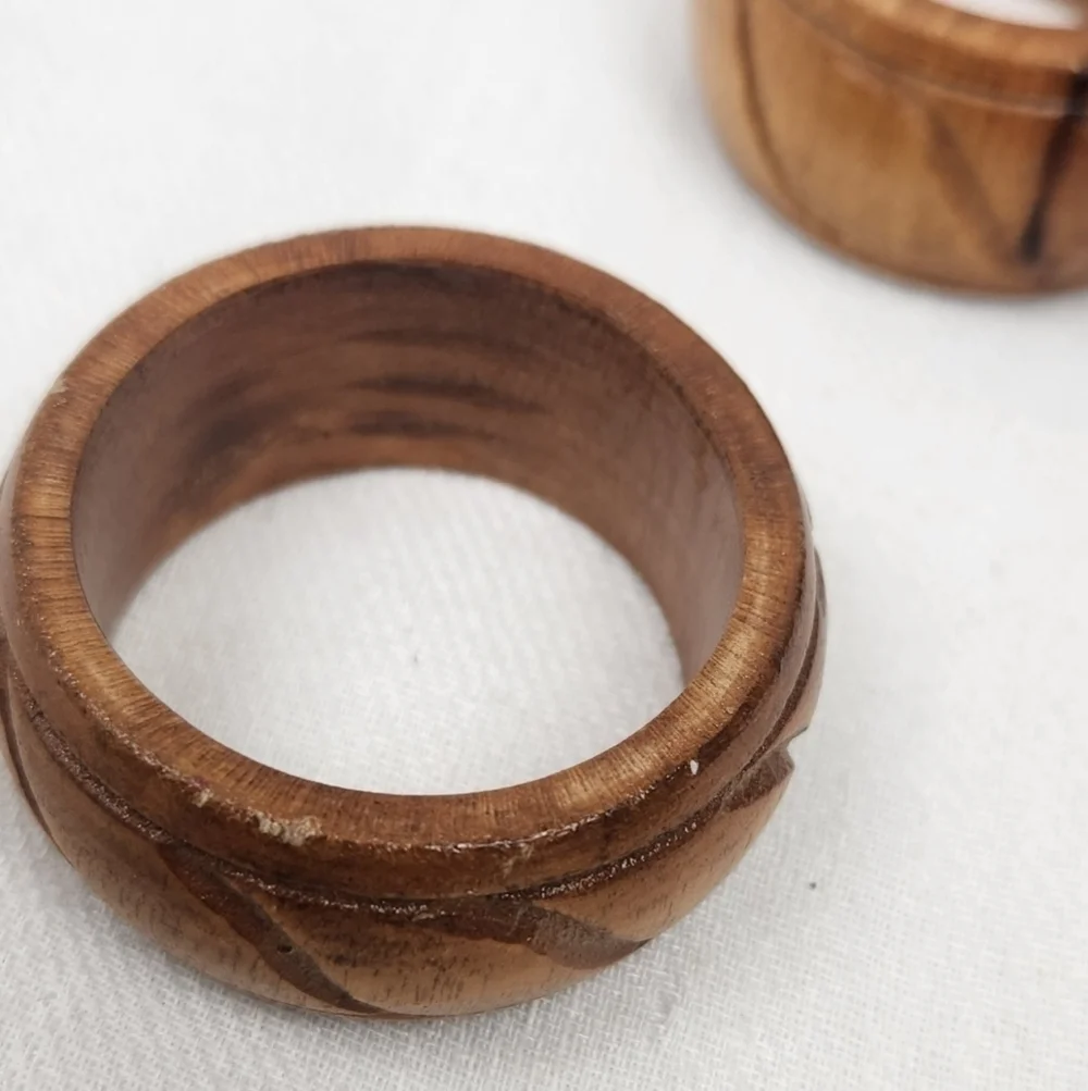 Napkin Rings 2 Sets 1 Designed Wood 1 Metal Leaf.